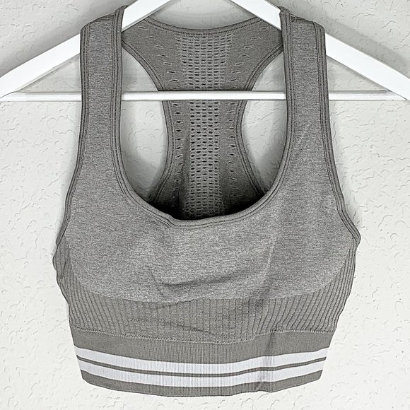 Seamless Striped High-Waist Sports Bra & Ruched Legging Set in Grey - Picture 3 of 9